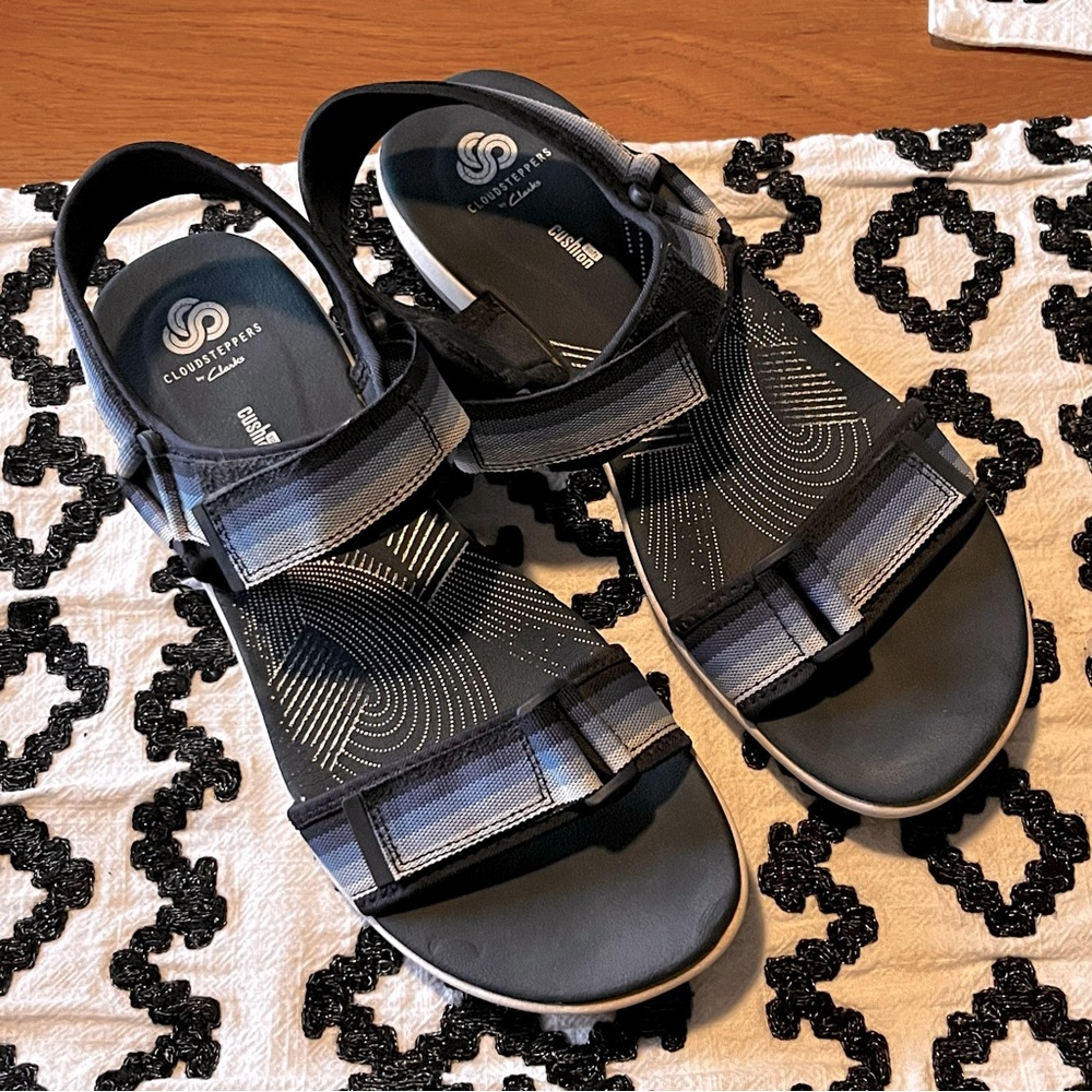 Cloudsteppers Clarks Navy adjustable active strap sandals womens shoe size 9.5